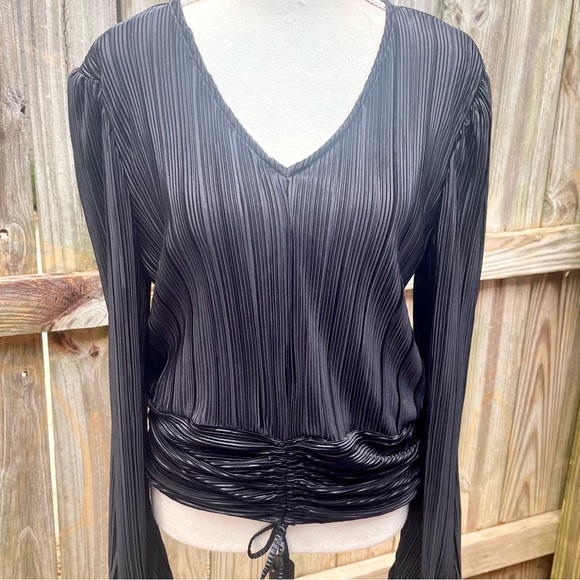 Absolutely Famous Lady’s Blouse with Gathered Hemline; Size L - Picture 2 of 11